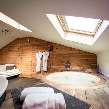 Le Lov'T - Suite Avec Jacuzzi Spontin Exterior photo