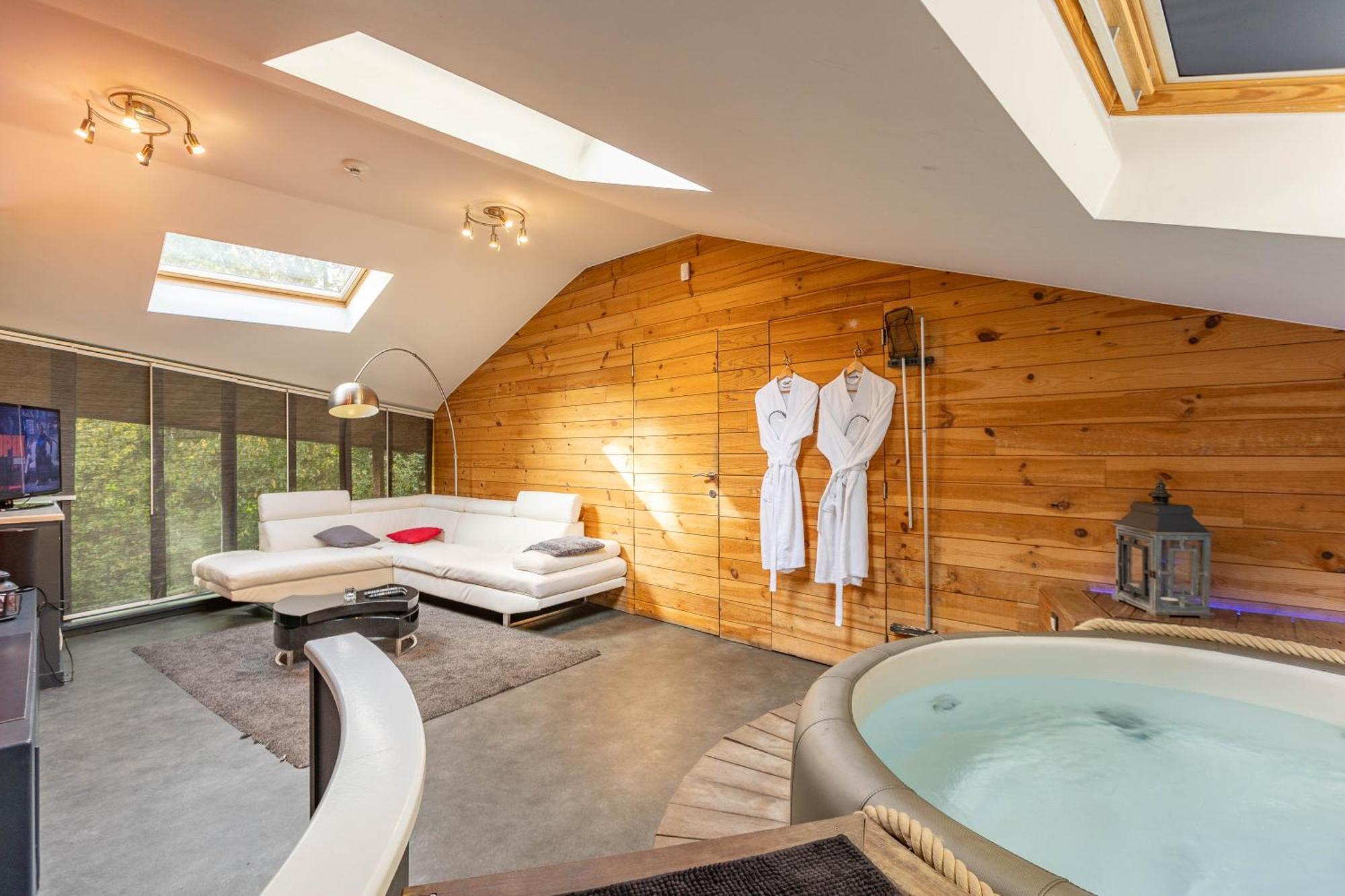 Le Lov'T - Suite Avec Jacuzzi Spontin Exterior photo